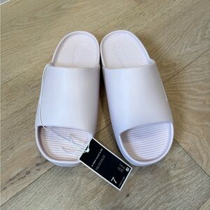 Nike Calm Slide in Barely Rose size 7